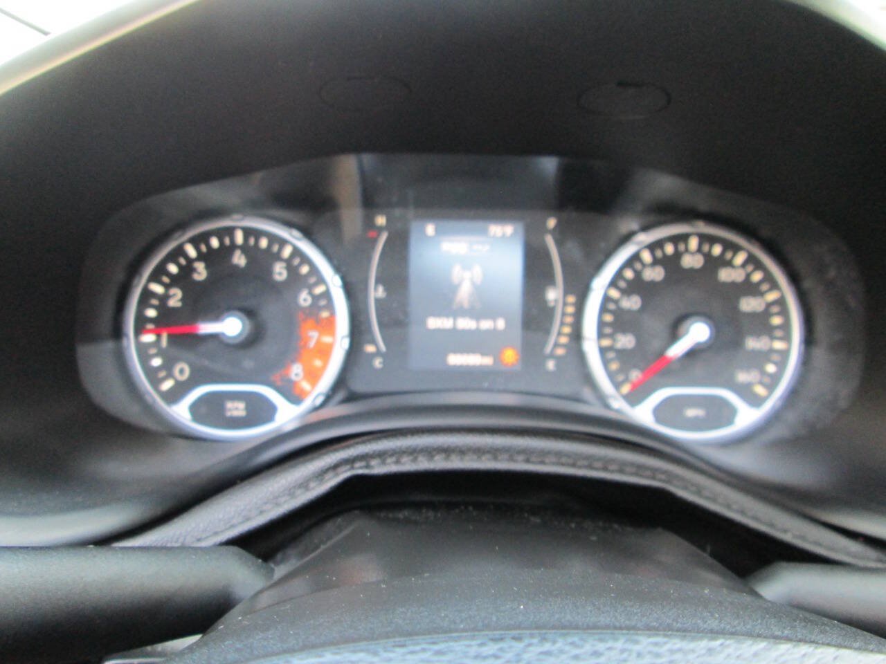 Used 2015 Jeep Renegade Latitude AWD/4WD image 5