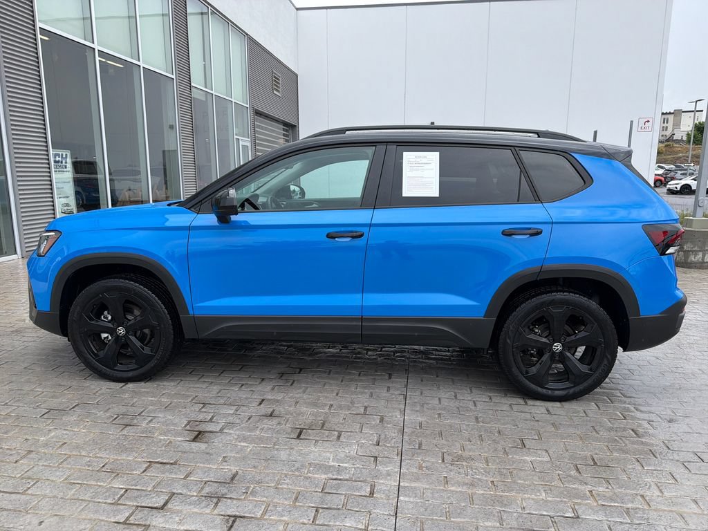 Certified 2025 Volkswagen Taos SE AWD/4WD image 3