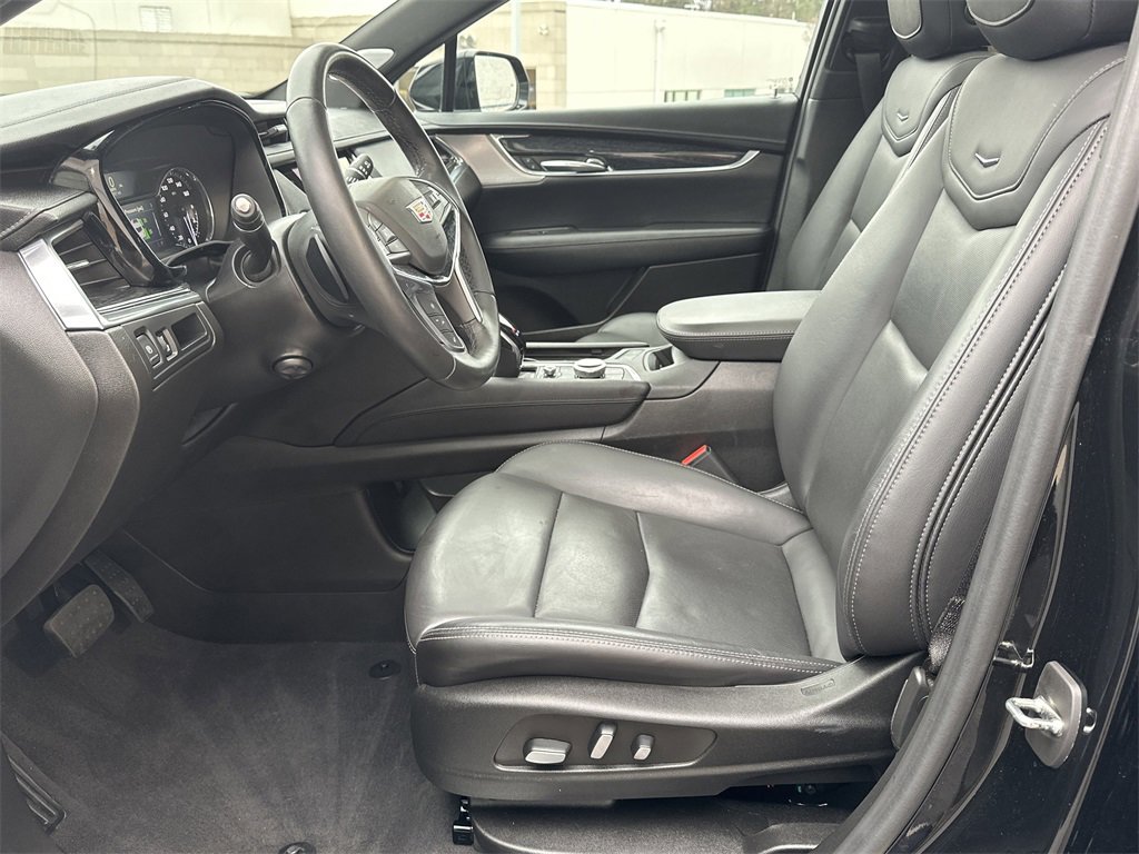 Certified 2022 Cadillac XT5 Premium Luxury w/ LPO, ONYX Package image 9