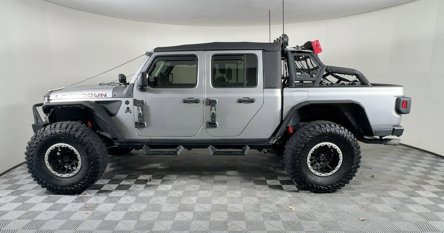 Used 2020 Jeep Gladiator Sport w/ Quick Order Package 24S image 2