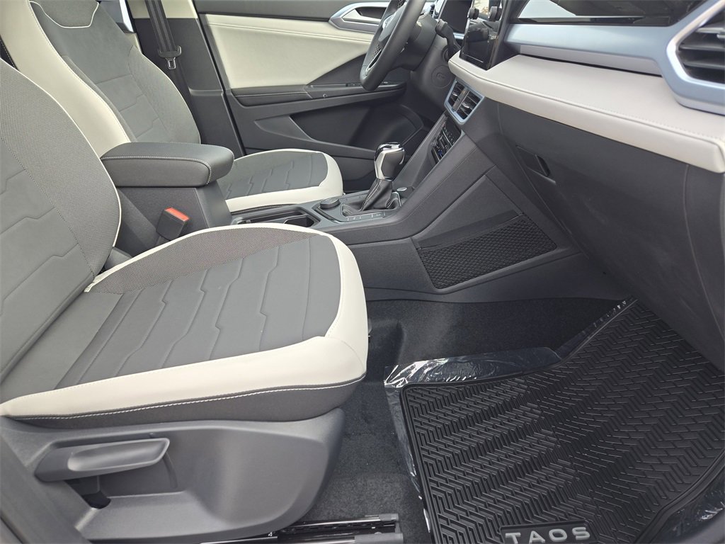 New 2026 Volkswagen Taos SE image 12