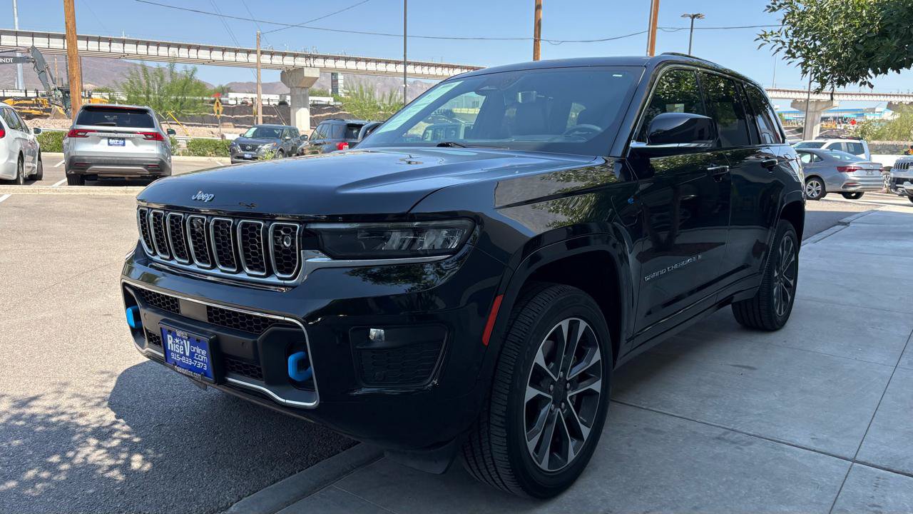 Used 2022 Jeep Grand Cherokee Overland w/ Advanced Protech Group III AWD/4WD image 16