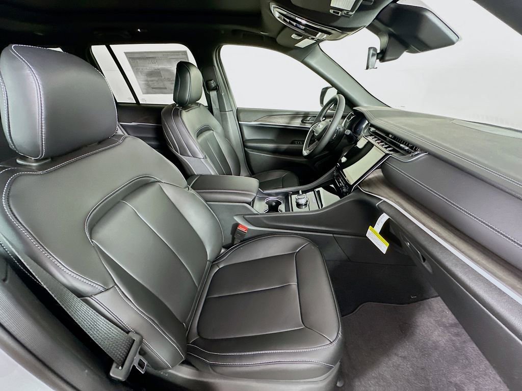 New 2025 Jeep Grand Cherokee Limited image 37