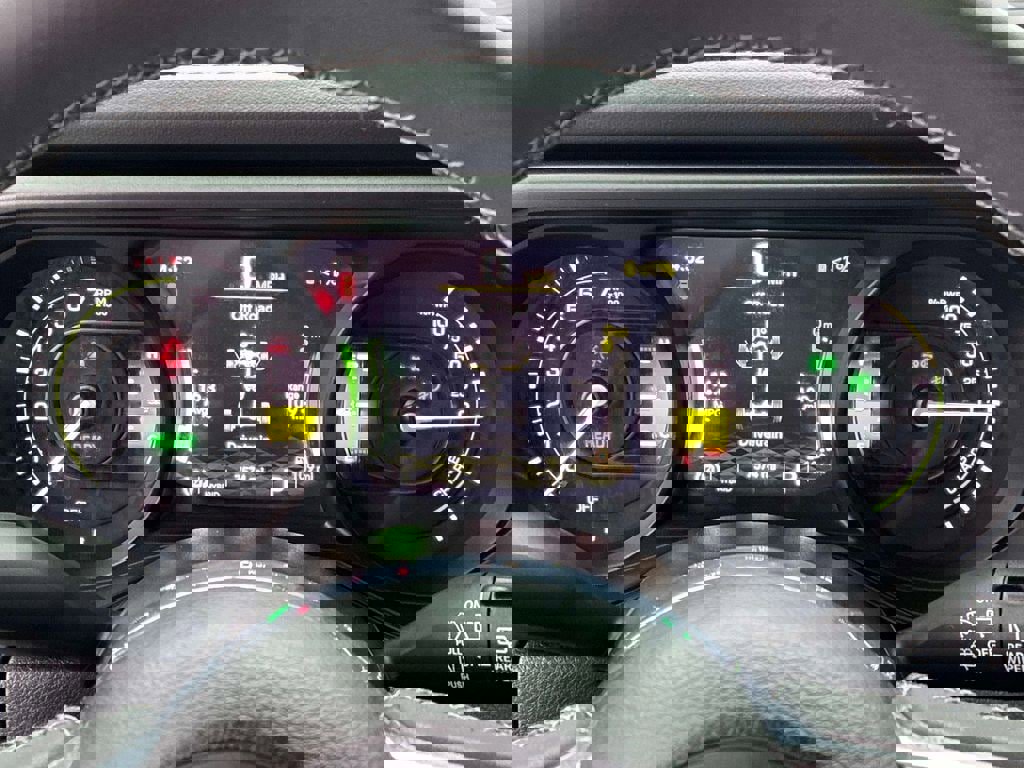 Certified 2025 Jeep Wrangler Unlimited Sahara w/ Safety Group image 27