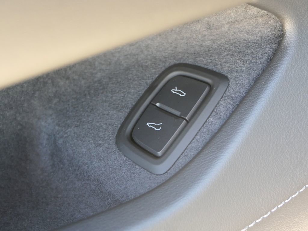 Used 2025 Chevrolet Corvette Stingray Coupe w/ 1LT image 12