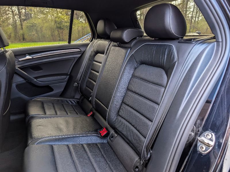 Used 2018 Volkswagen Golf R 4-Door AWD/4WD image 14