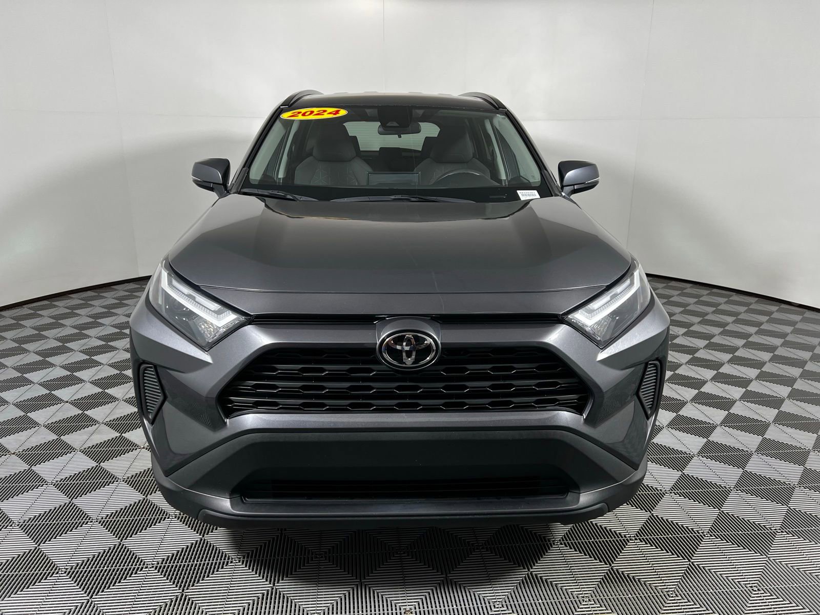 Used 2024 Toyota RAV4 XLE FWD image 2