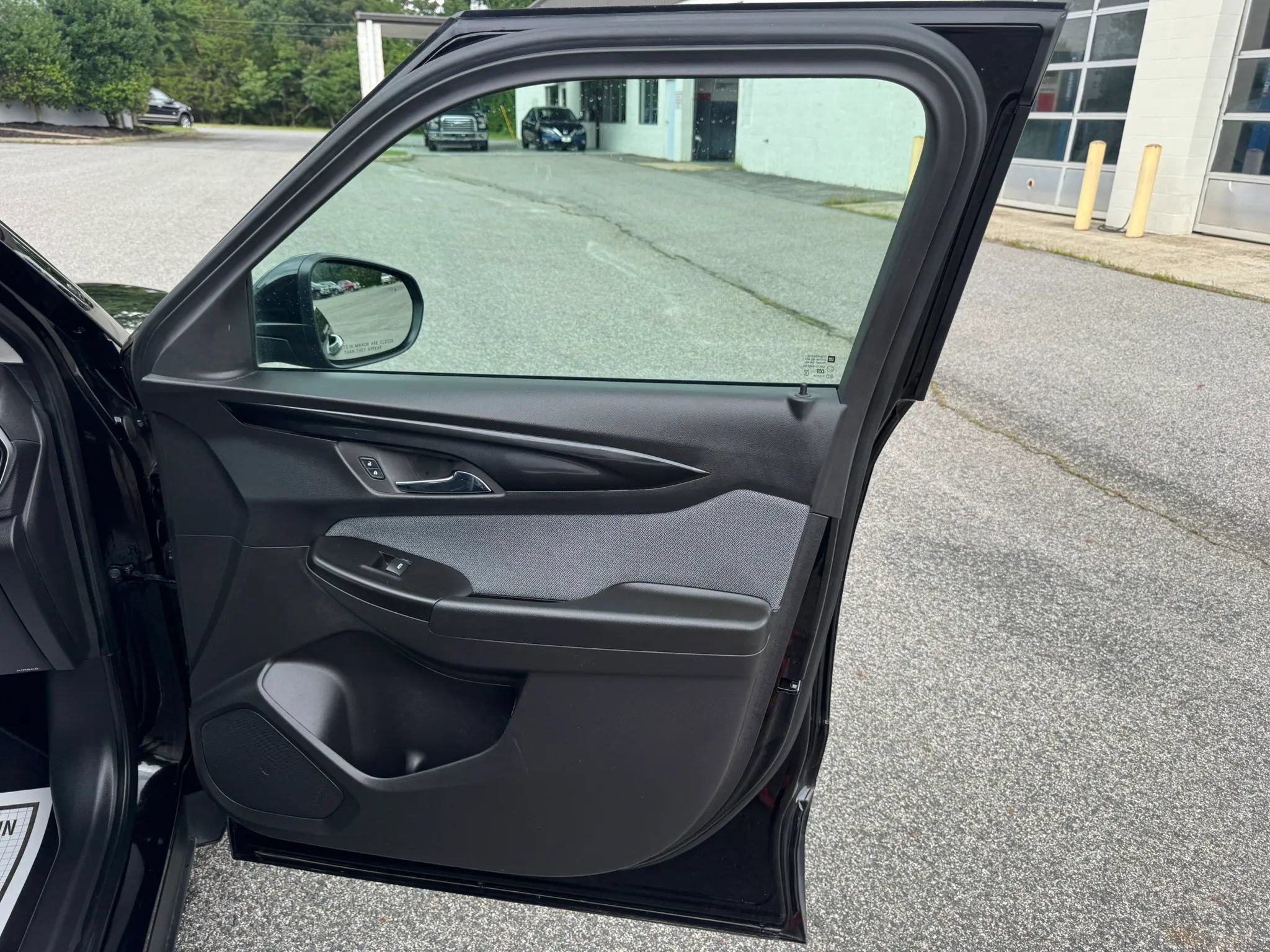 Used 2025 Chevrolet TrailBlazer LT w/ LT Cold Weather Package FWD image 39