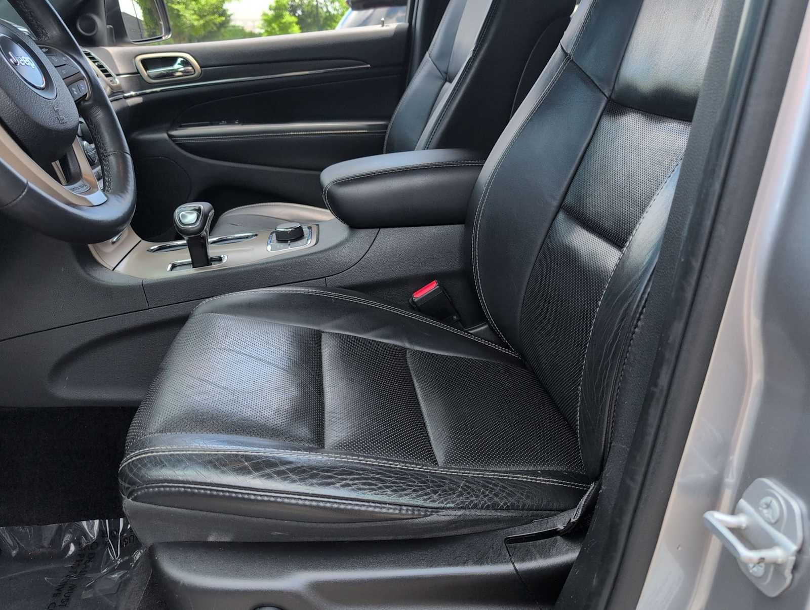 Used 2015 Jeep Grand Cherokee Limited w/ Luxury Group II AWD/4WD image 16