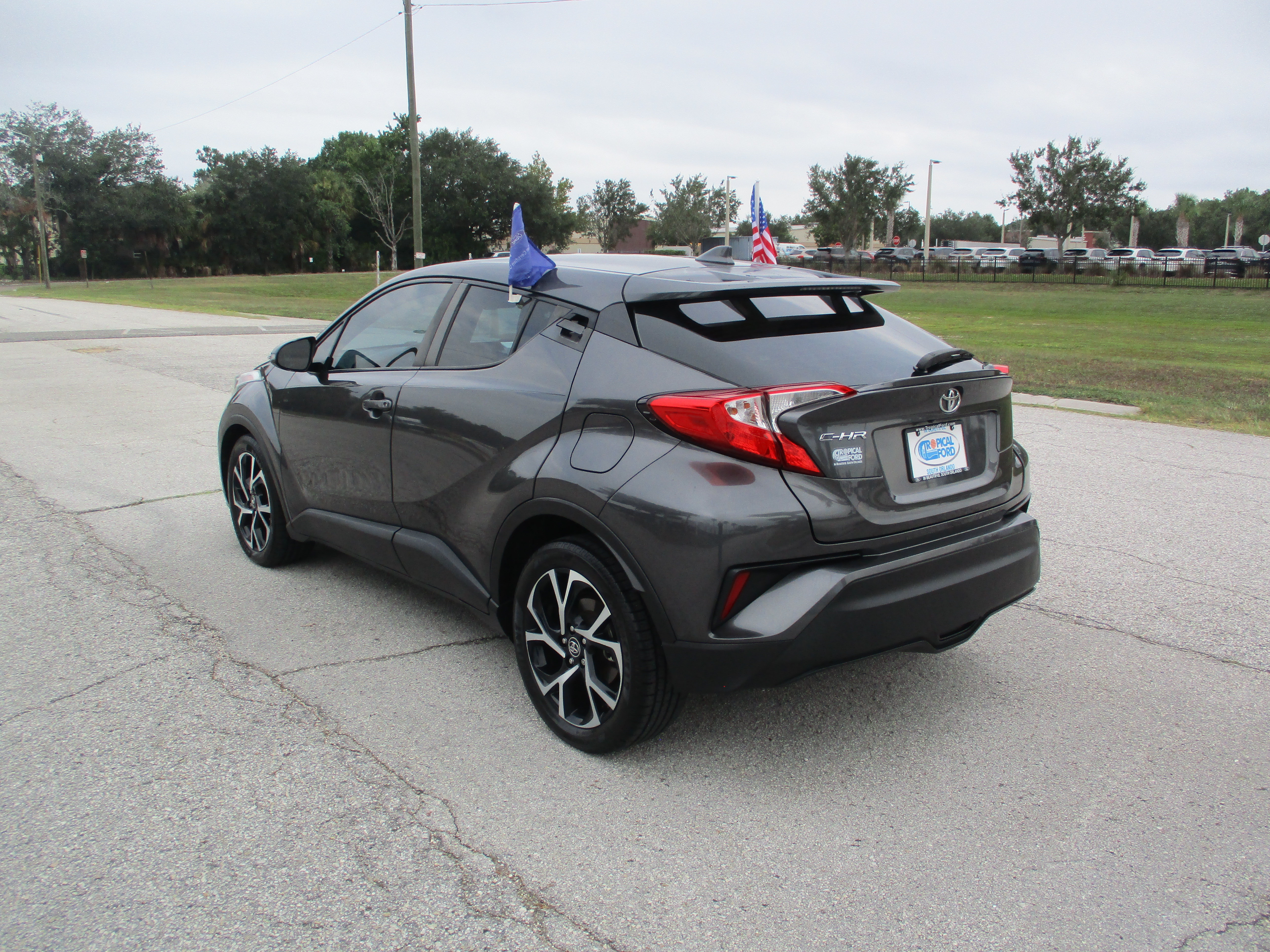 Used 2018 Toyota C-HR XLE FWD image 5
