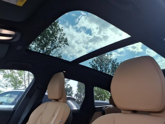 Used 2023 Volvo XC60 B5 Ultimate w/ Climate Package AWD/4WD image 16