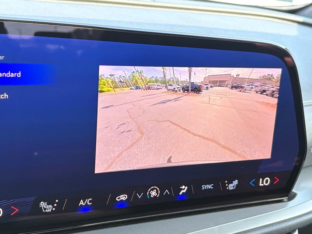 Used 2025 Chevrolet Traverse LT AWD/4WD image 19