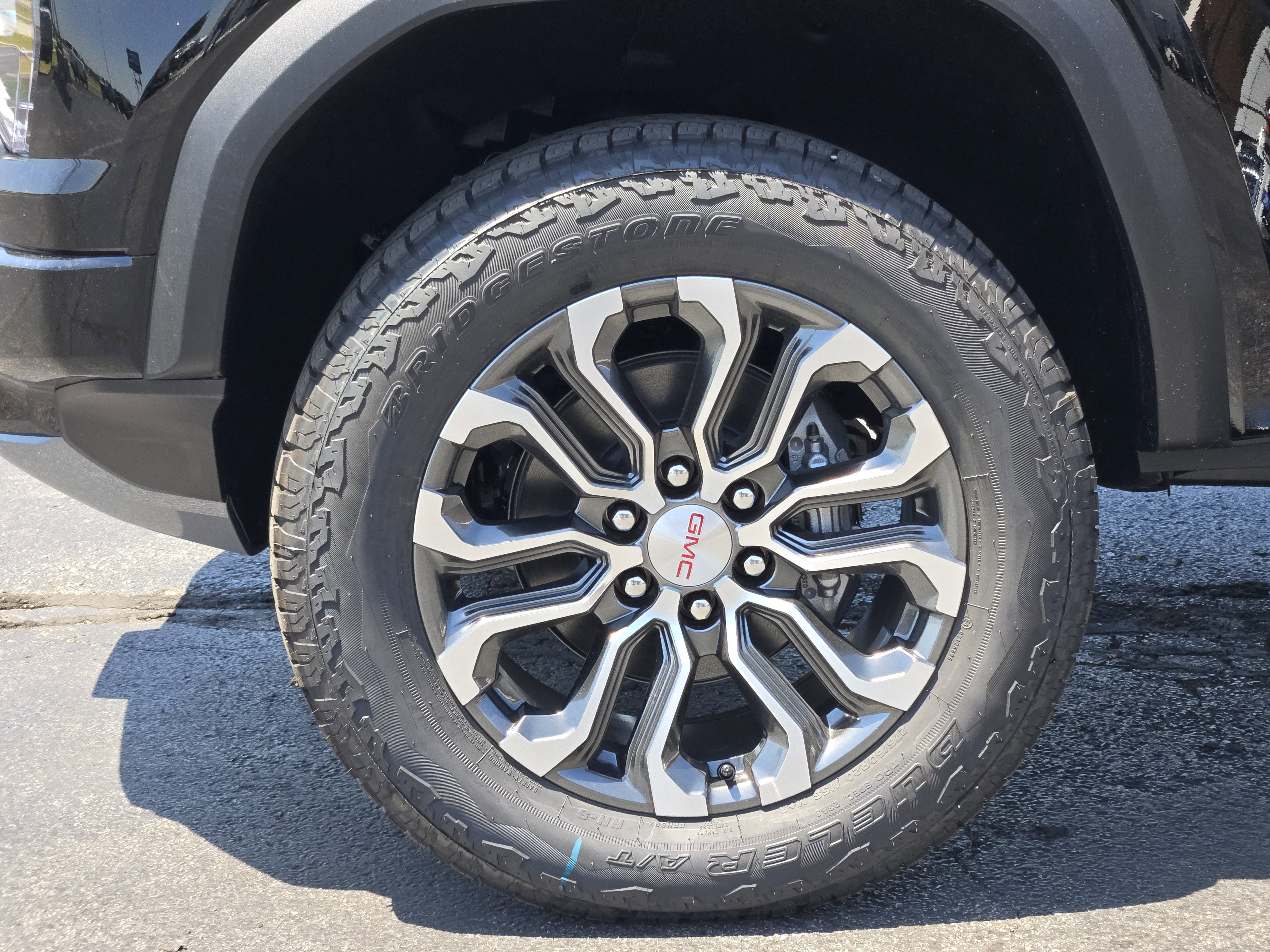 New 2026 GMC Canyon Denali image 9