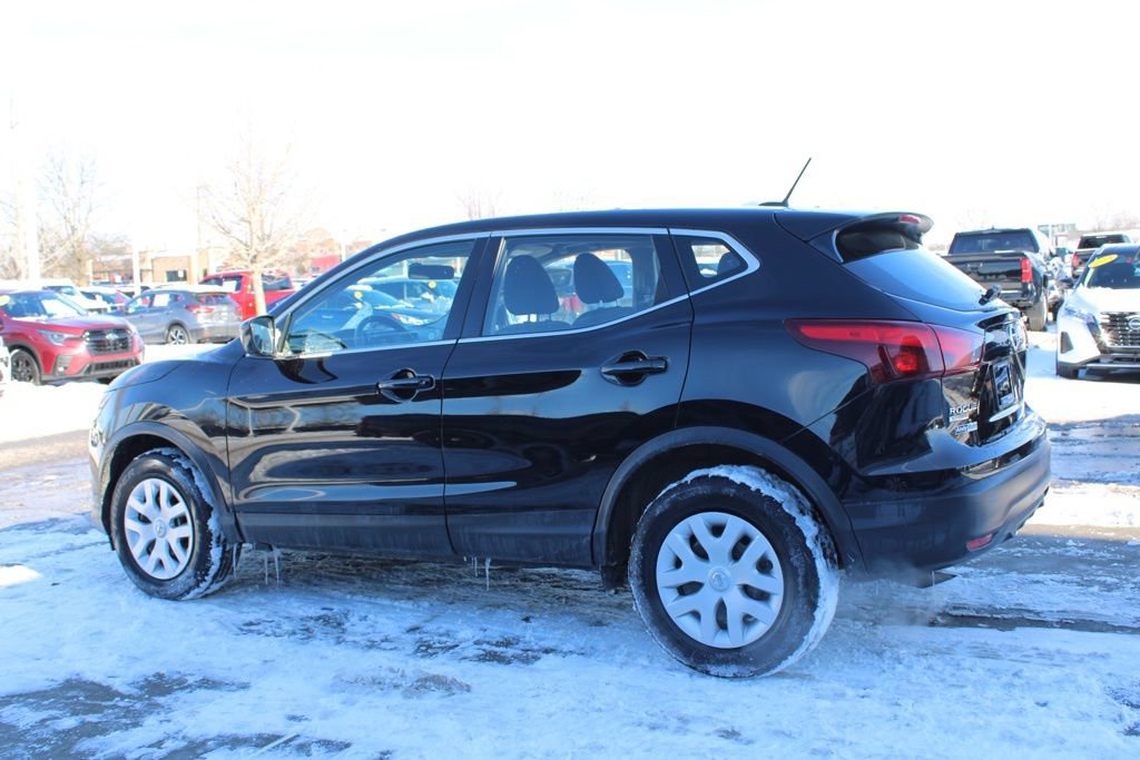 Used 2019 Nissan Rogue Sport S image 4