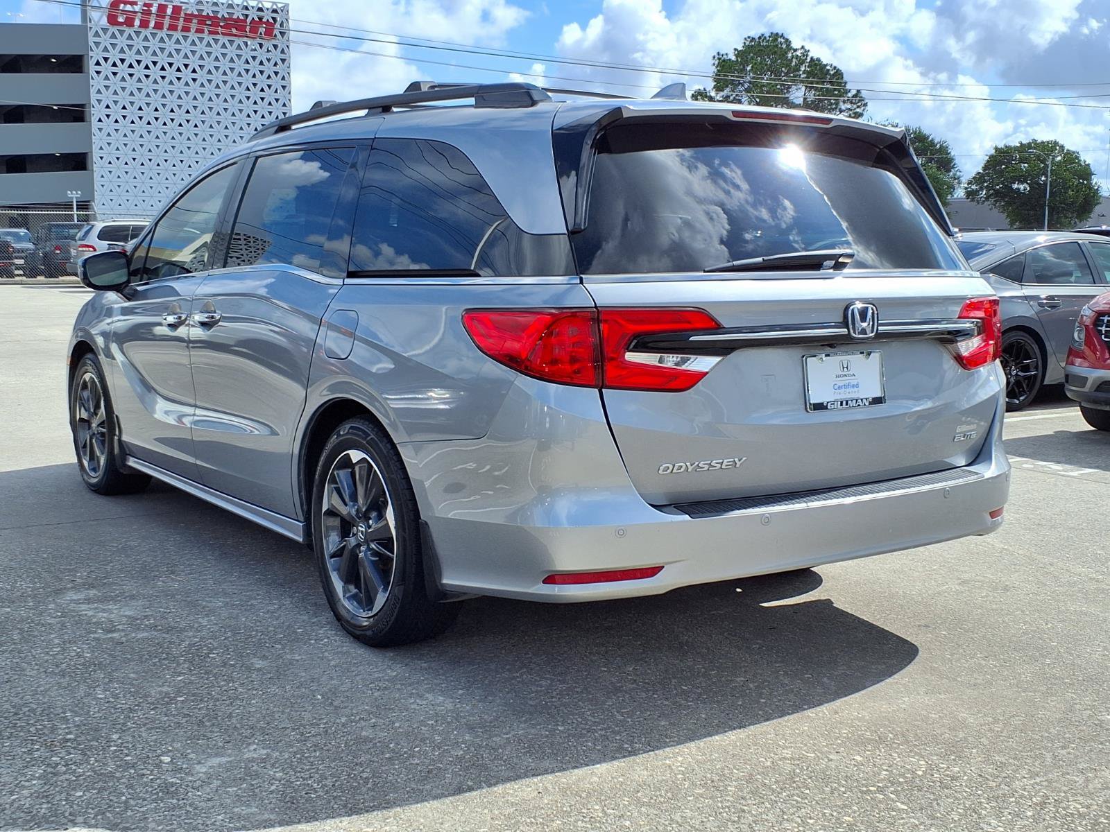 Used 2023 Honda Odyssey Elite image 3