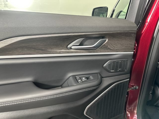New 2026 Jeep Grand Cherokee Limited AWD/4WD image 12