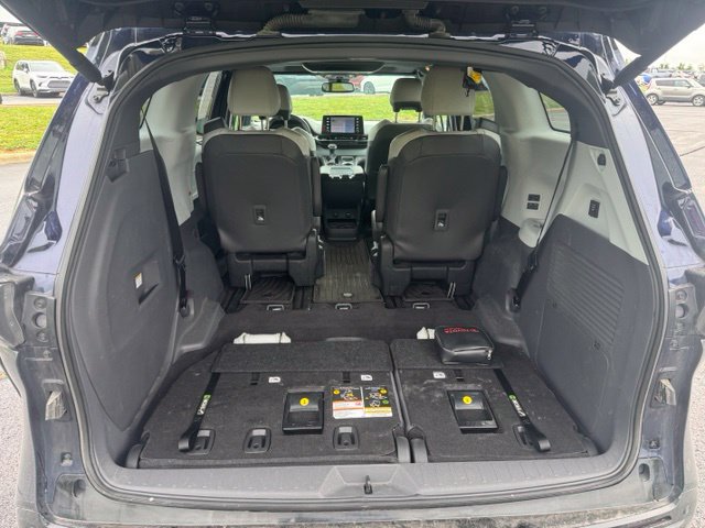 Used 2023 Toyota Sienna XSE w/ XSE Plus Package FWD image 12