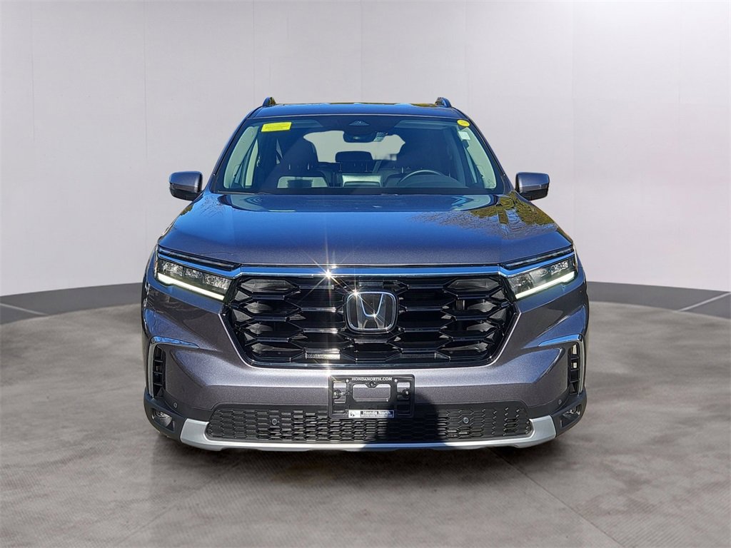 Certified 2025 Honda Pilot Touring image 2