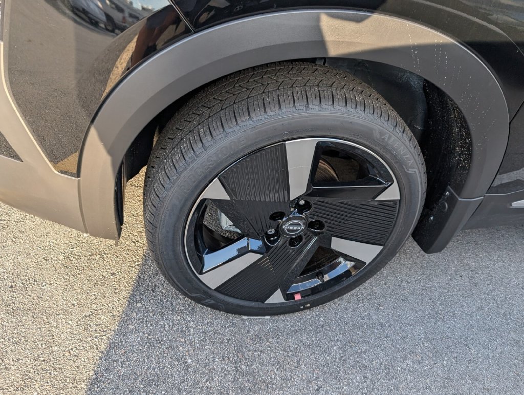 New 2025 Nissan Kicks SR w/ Illumination Package FWD image 5