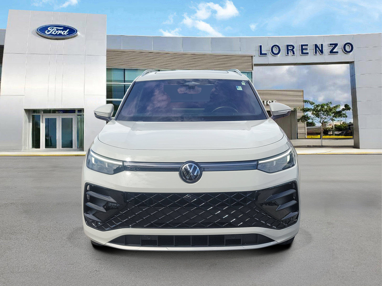 Used 2025 Volkswagen Tiguan SEL R-Line AWD/4WD image 2