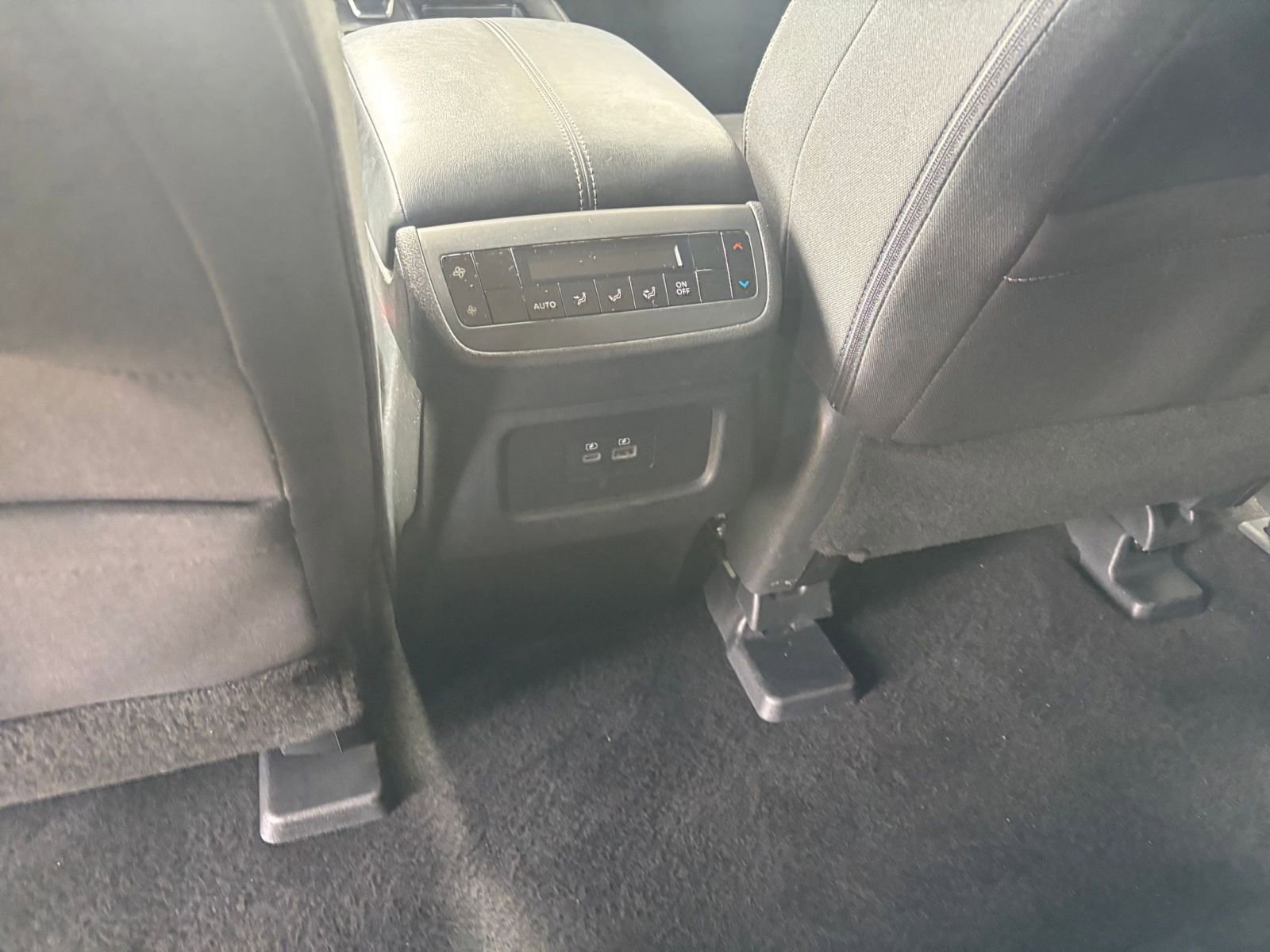 Used 2025 Nissan Pathfinder SV FWD image 24