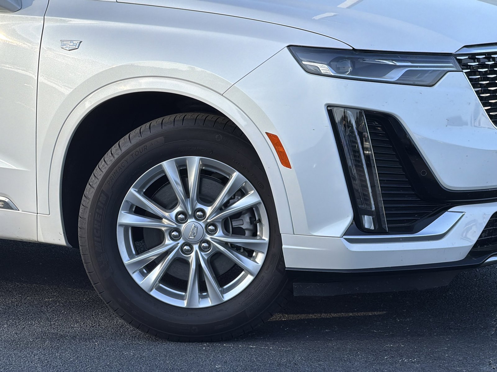 Used 2025 Cadillac XT6 Luxury image 3