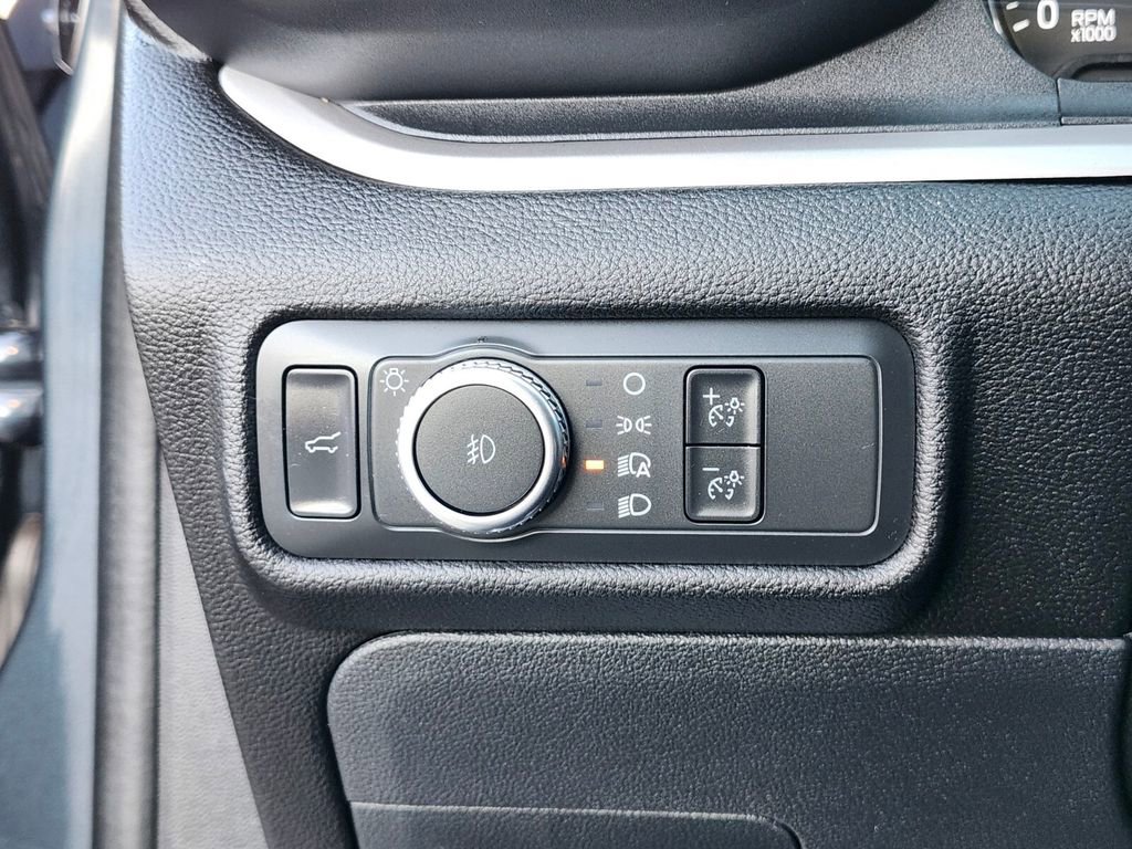 Certified 2022 Ford Explorer XLT w/ Equipment Group 202A image 24