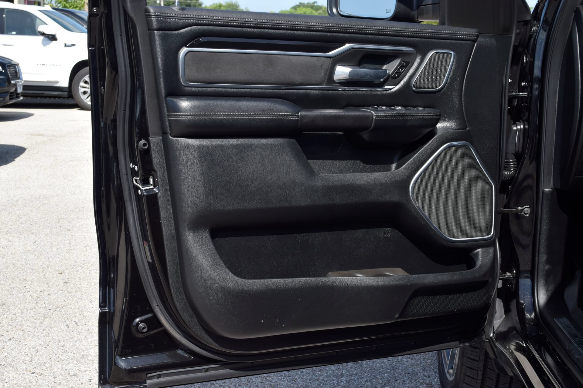 Used 2019 RAM 1500 Laramie AWD/4WD image 17