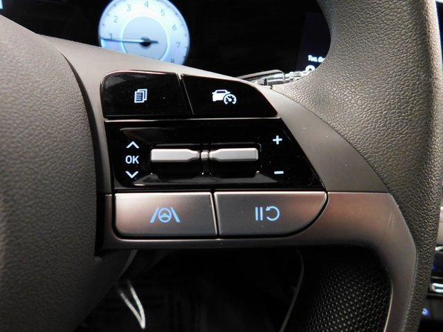 Used 2024 Hyundai Elantra SEL image 39