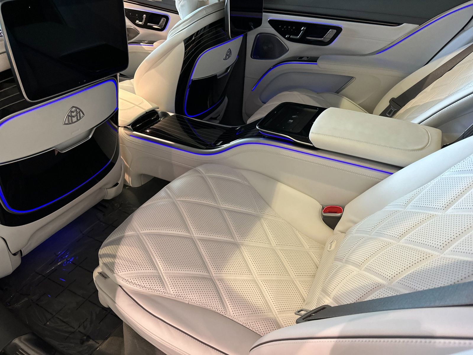 New 2025 Mercedes-Benz Maybach EQS 680 4MATIC image 11