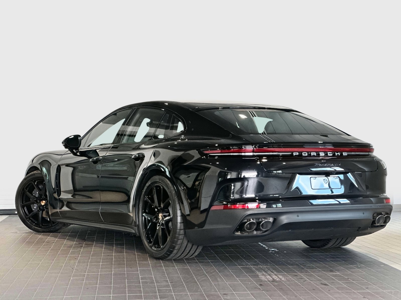 New 2025 Porsche Panamera 4 image 3