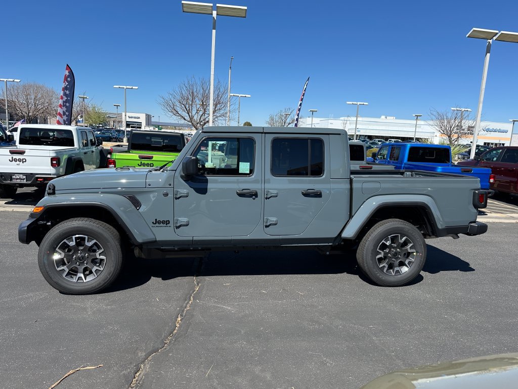 New 2026 Jeep Gladiator Sport AWD/4WD image 3