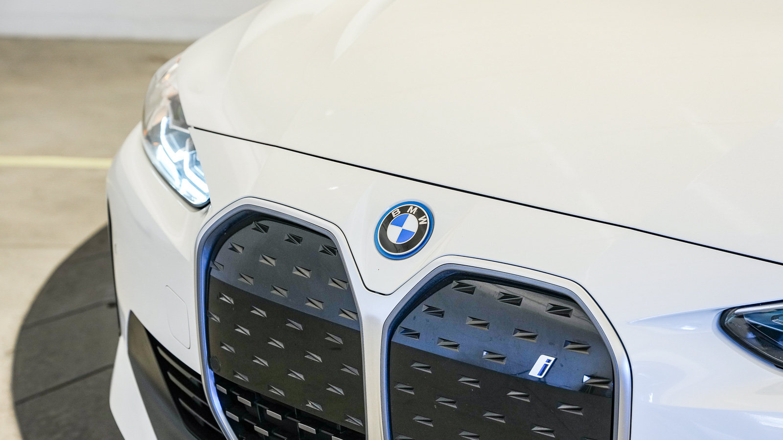 Used 2023 BMW i4 eDrive35 w/ Premium Package RWD image 8