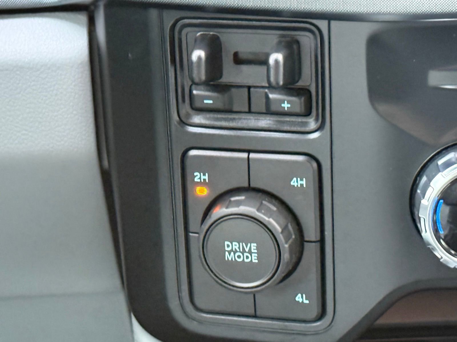 Used 2023 Ford F450 Limited w/ FX4 Off-Road Package image 25