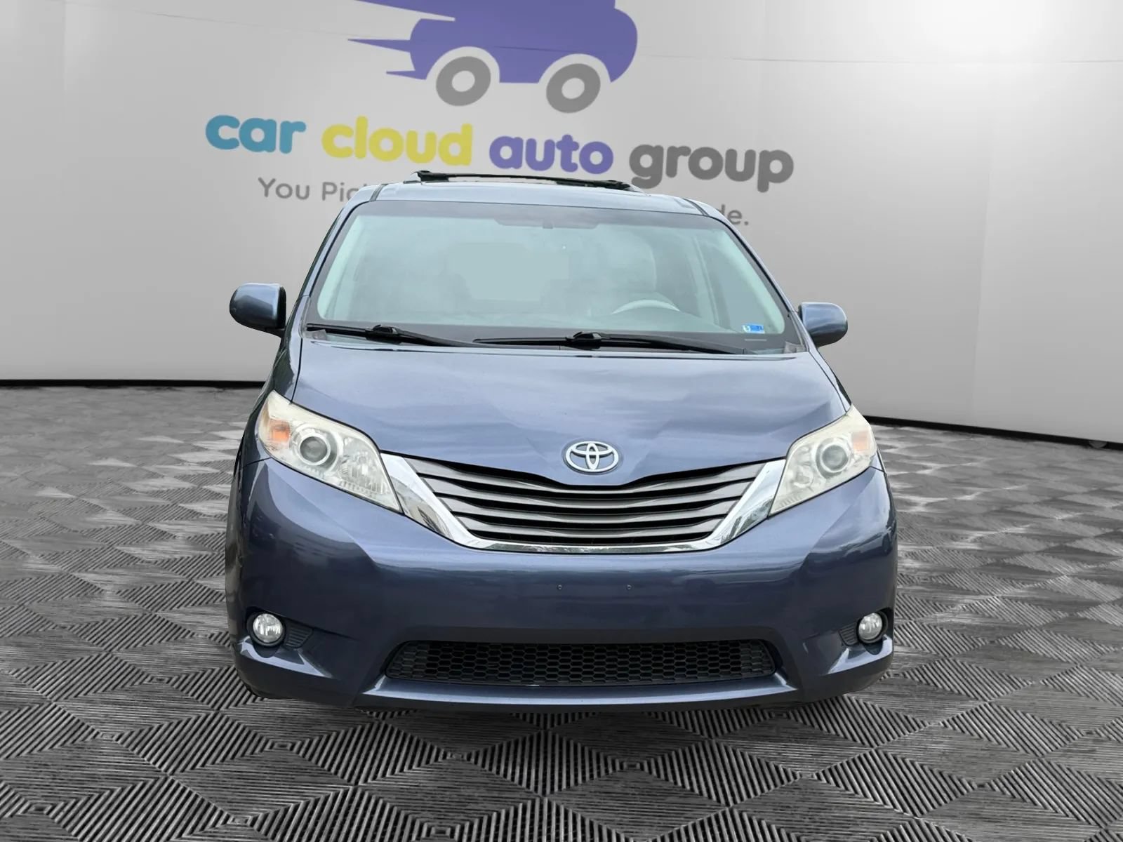 Used 2013 Toyota Sienna XLE FWD image 8