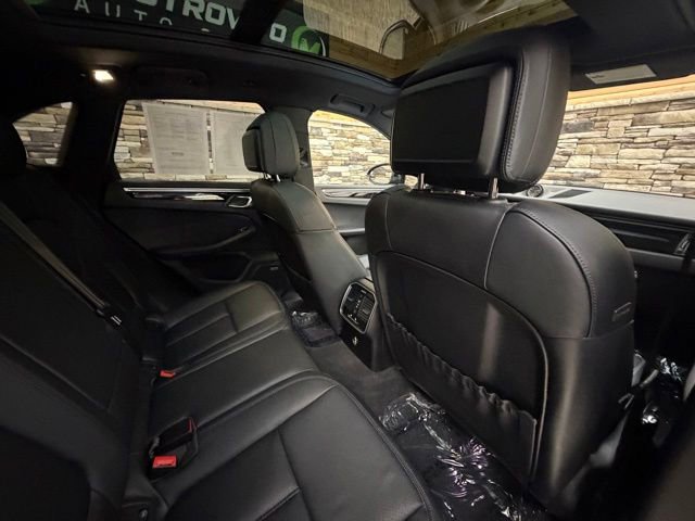 Used 2023 Porsche Macan AWD/4WD image 33
