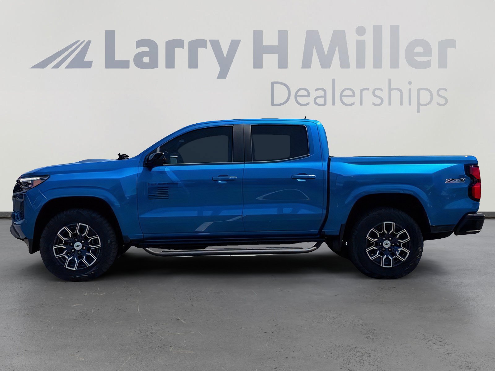 Used 2023 Chevrolet Colorado Z71 w/ Z71 Convenience Package 2 AWD/4WD image 2