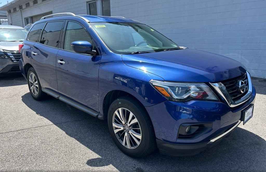 Used 2019 Nissan Pathfinder SV AWD/4WD image 2