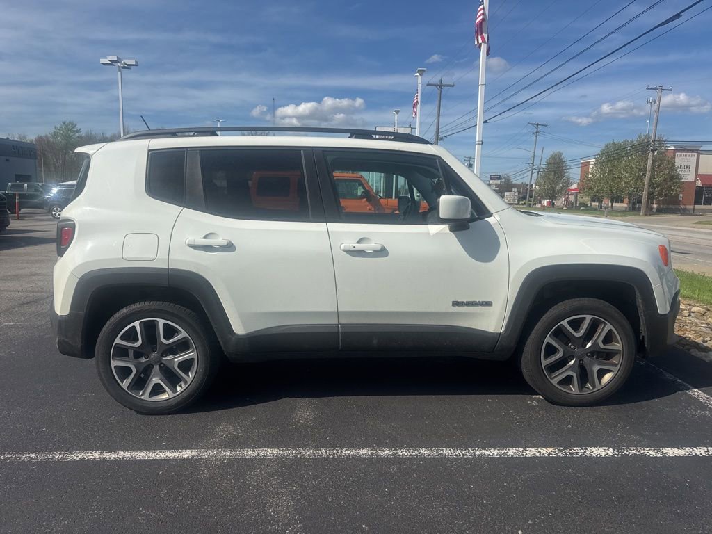 Used 2017 Jeep Renegade Latitude w/ Cold Weather Group image 7