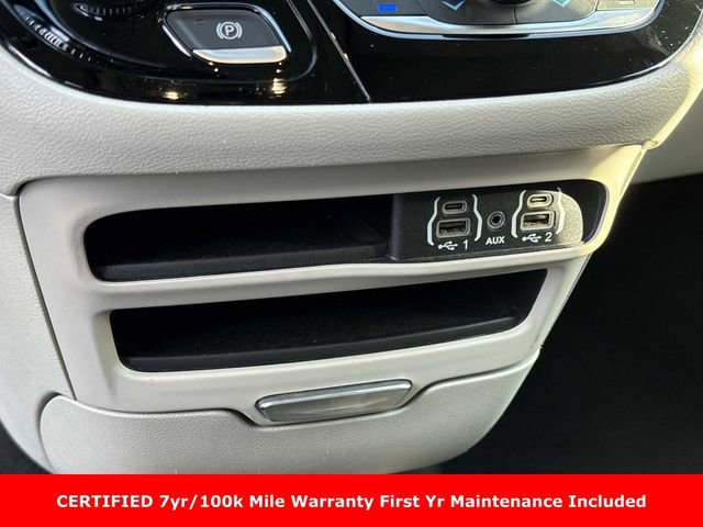 Used 2024 Chrysler Pacifica Touring-L FWD image 21