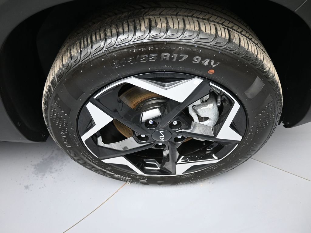 Certified 2025 Kia Seltos EX w/ EX Sunroof Package image 13