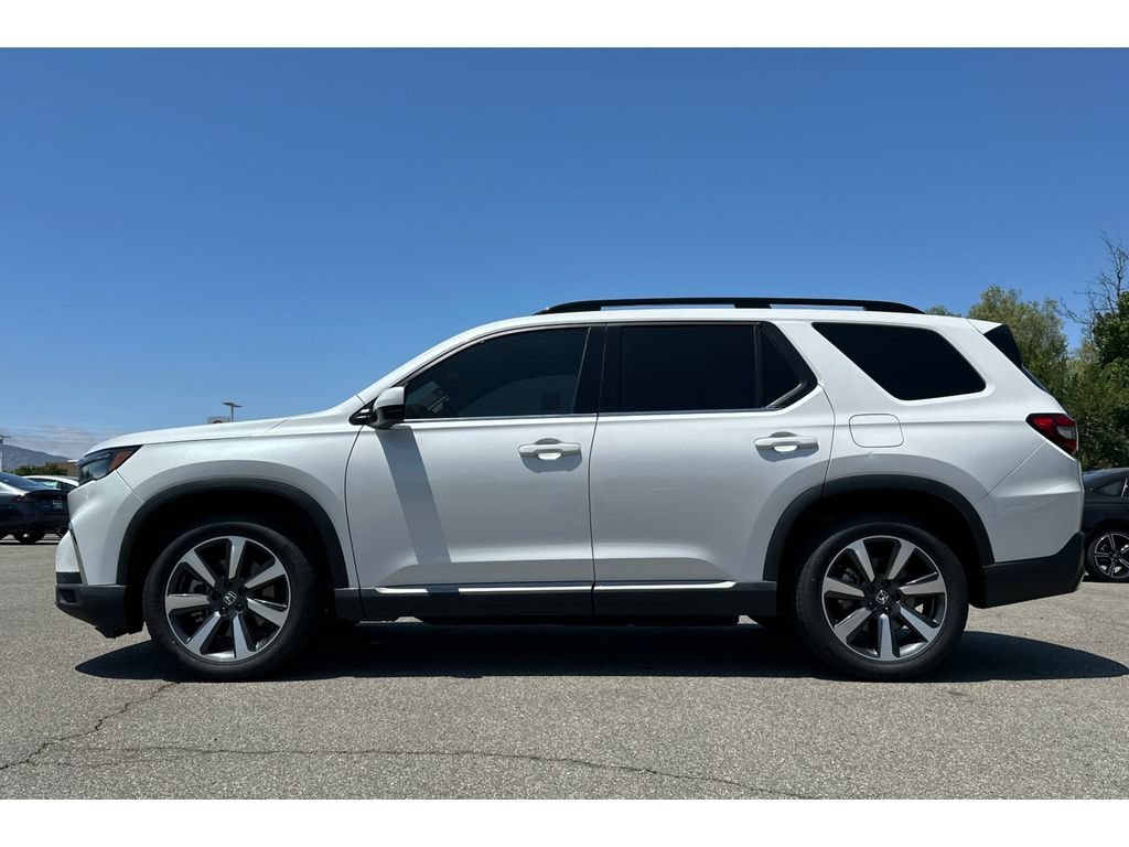 Certified 2025 Honda Pilot Touring image 2