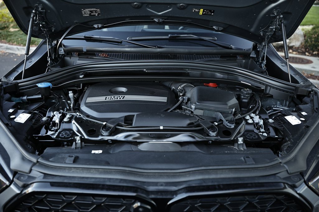 Certified 2025 BMW X2 xDrive28i w/ Technology Package image 32
