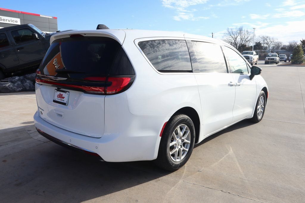 New 2026 Chrysler Pacifica Select FWD image 21