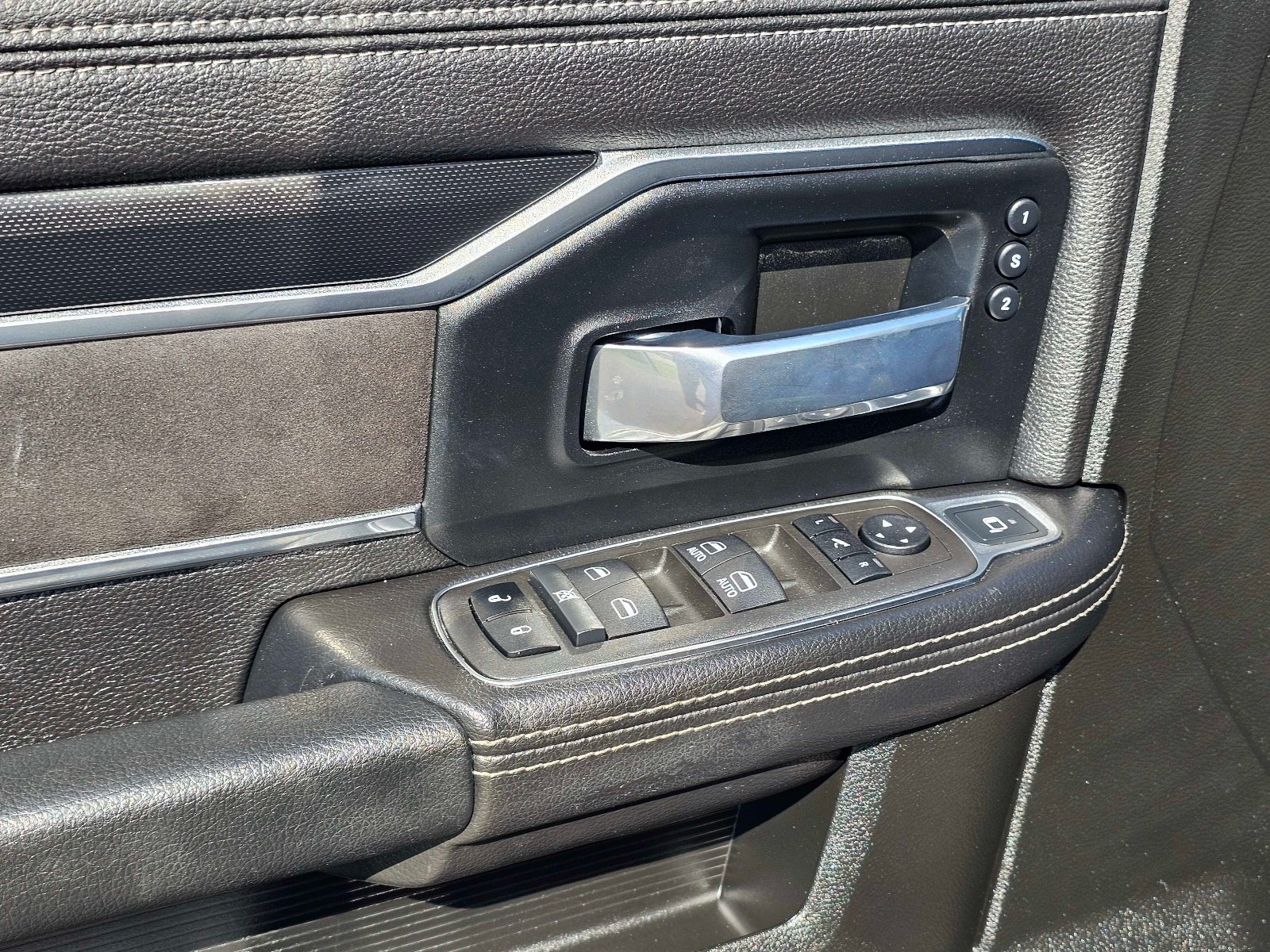 Used 2022 RAM 3500 Laramie w/ Night Edition AWD/4WD image 18