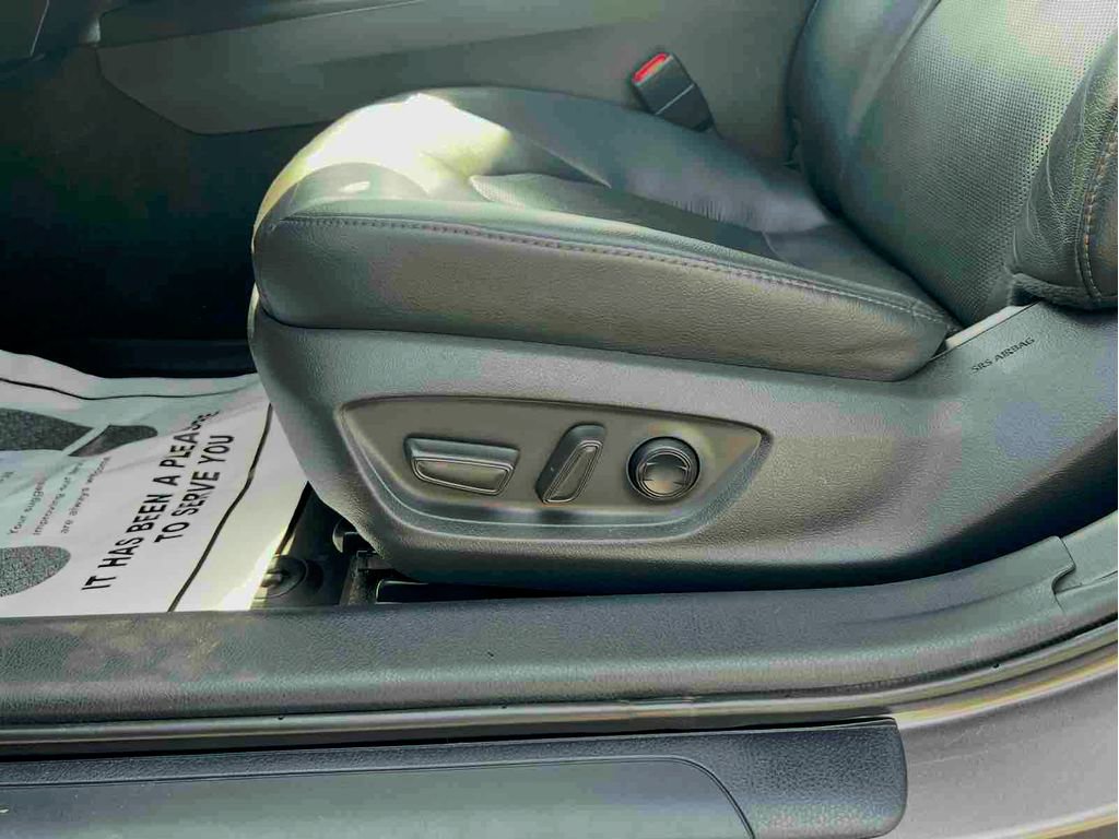 Used 2020 Toyota Camry XLE w/ Sunroof Package image 12