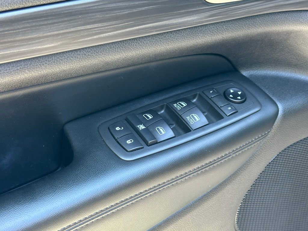 Used 2020 Jeep Grand Cherokee Altitude AWD/4WD image 15
