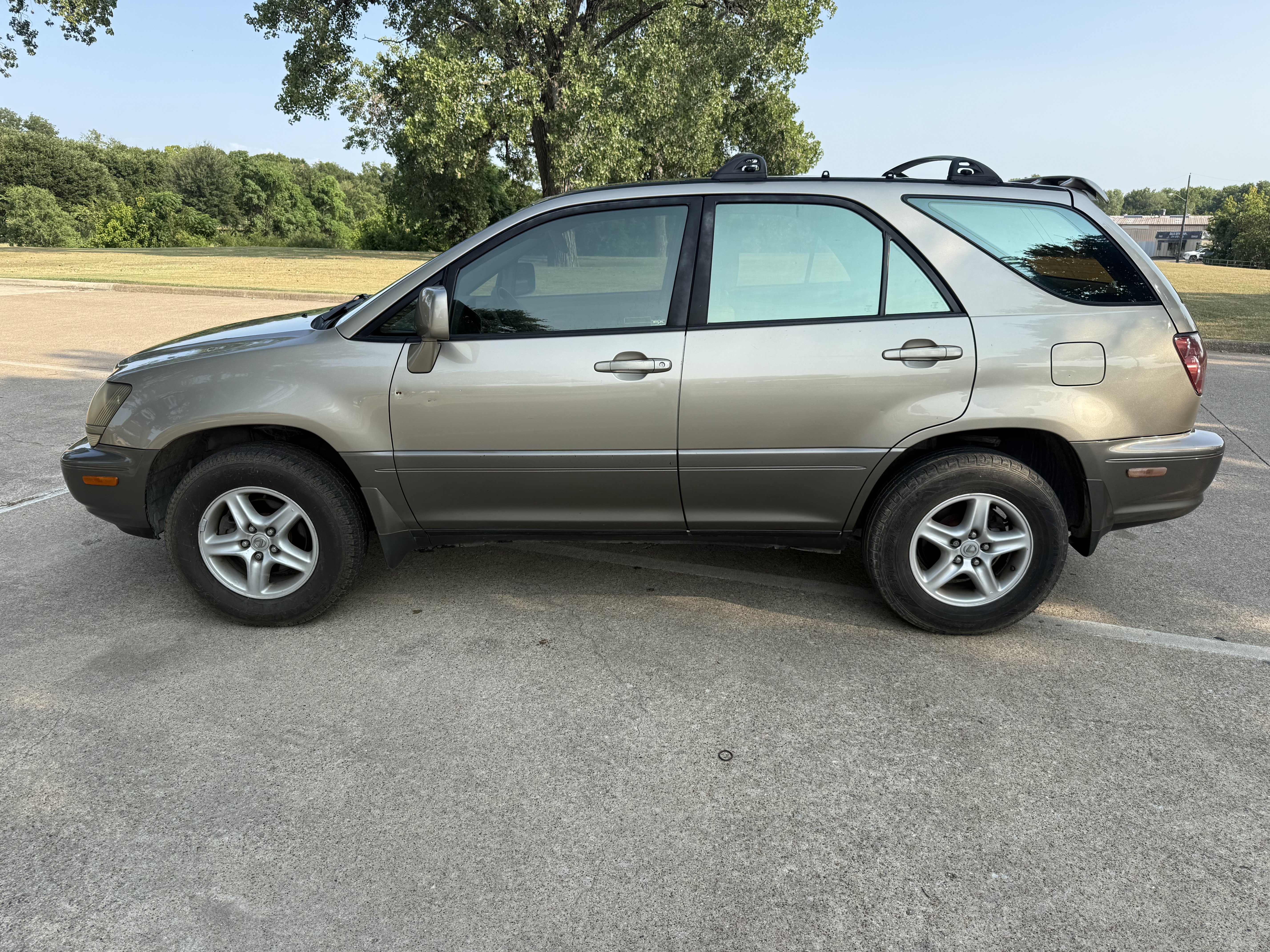 Used 1999 Lexus RX 300 w/ Premium Pkg FWD image 8