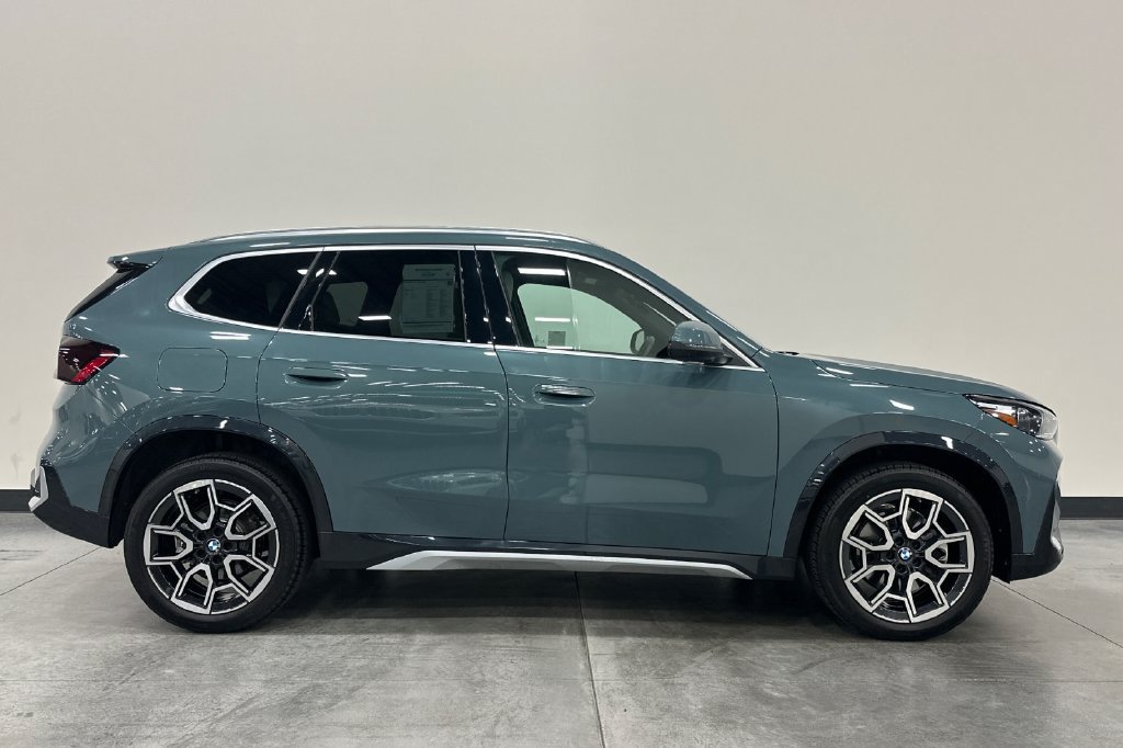 Used 2026 BMW X1 xDrive28i w/ Technology Package AWD/4WD image 3