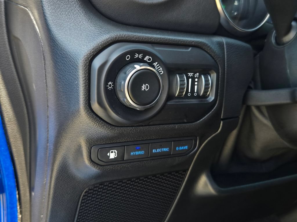Used 2021 Jeep Wrangler Unlimited Sahara w/ Cold Weather Group AWD/4WD image 21